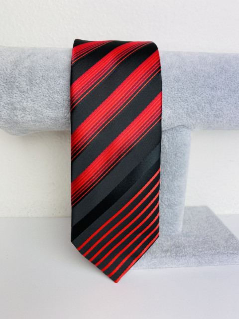 Férfi fekete-piros keskeny nyakkendő