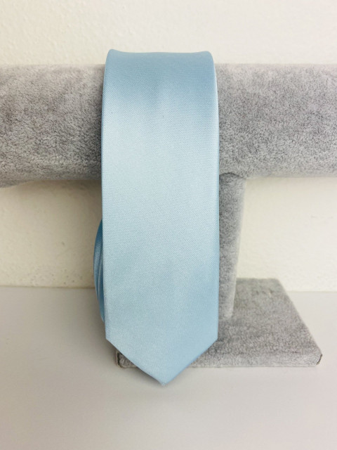 Férfi világoskék szatén keskeny nyakkendő