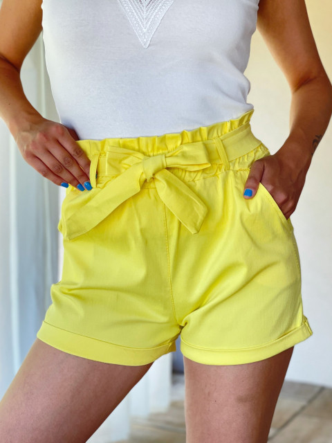 Női rövidnadrág övvel - sárga