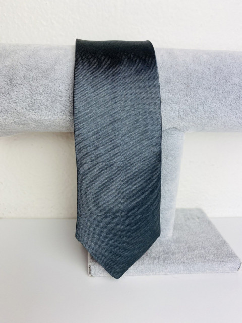 Férfi sötétszürke szatén keskeny nyakkendő