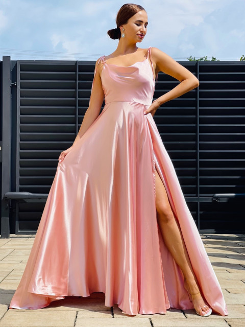 Hosszú női szatén alkalmi ruha hasítékkal - rózsaszín