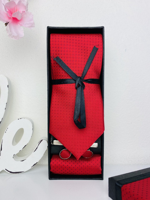 Férfi piros 4 részes szett: nyakkendő, zsebkendő, klip és mandzsettagombok