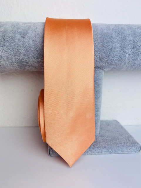 Férfi világos narancssárga szatén keskeny nyakkendő