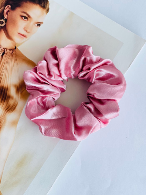 Scrunchie szatén hajgumi - rózsaszínű
