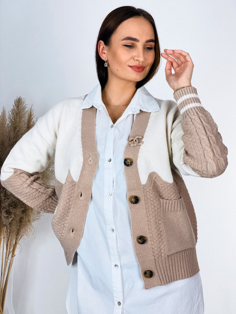Női oversize pulóver/kabát gombokkal és zsebekkel - bézs