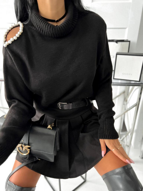 Női kötött garbós pulóver gyöngyökkel - fekete