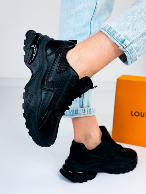 Extravagáns női cipő emelt platformmal - fekete