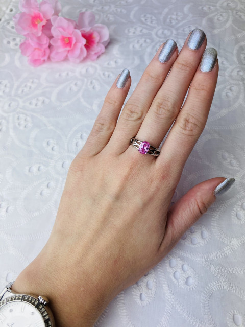 Női ezüst gyűrű rózsaszínű kristállyal 8