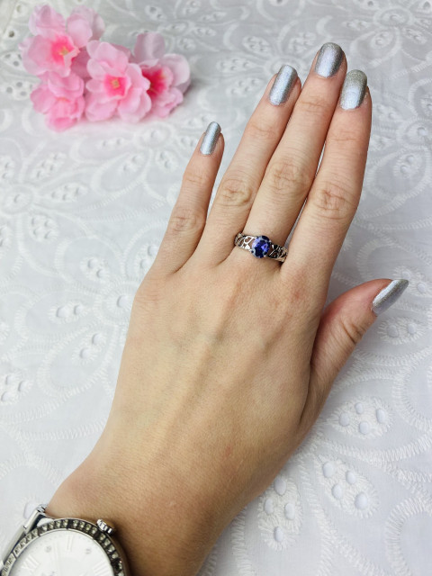 Női ezüst gyűrű lila kristállyal 10