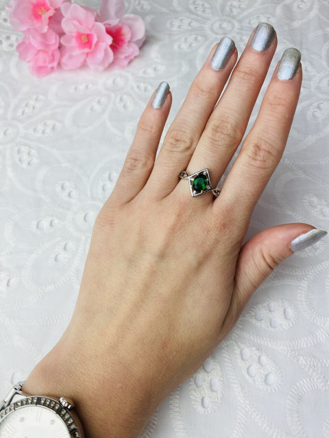 Női ezüst gyűrű zöld kristállyal 1