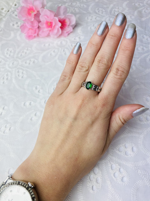 Női ezüst gyűrű zöld kristállyal 7