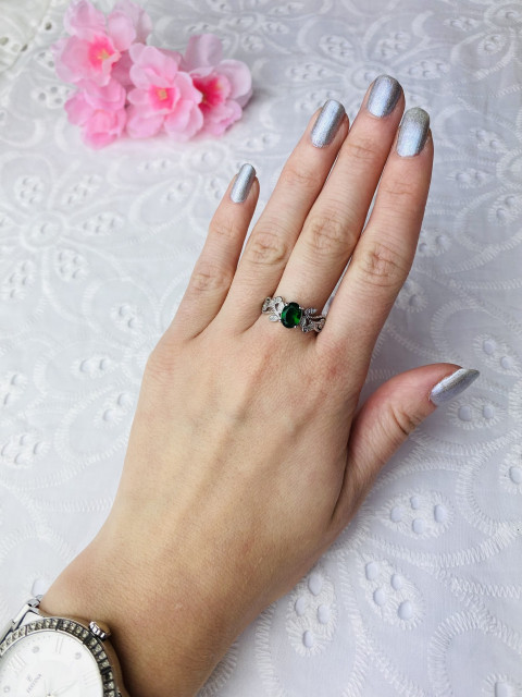 Női ezüst gyűrű zöld kristállyal 8
