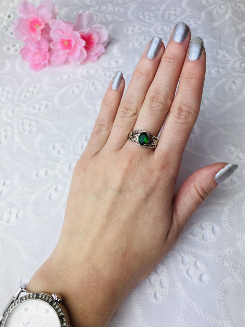 Női ezüst gyűrű zöld kristállyal 9