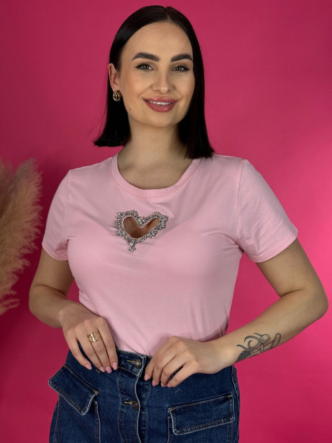 Női rózsaszínű póló szívvel